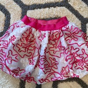 Children’s Place lined, textured pink and white skirt.